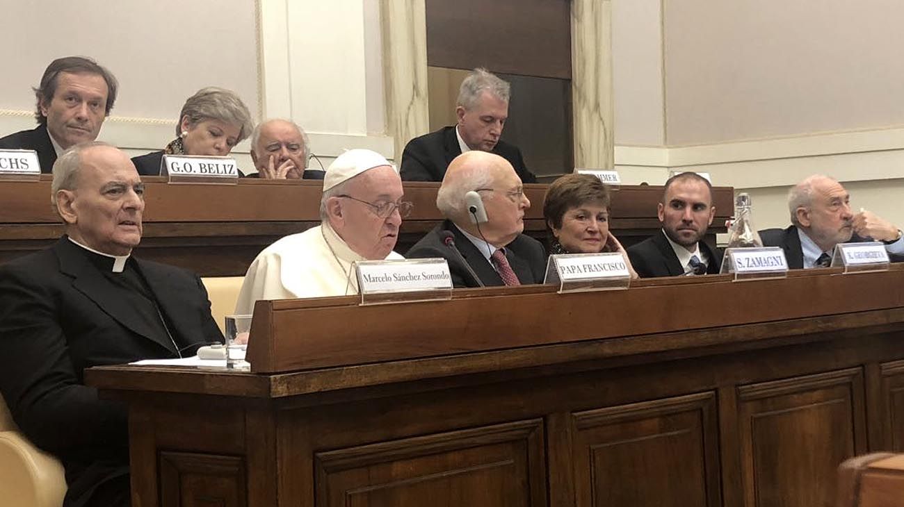 El Papa en reunión con Kristalina Georgieva y Martín Guzmán, ministro de hacienda de Argentina.