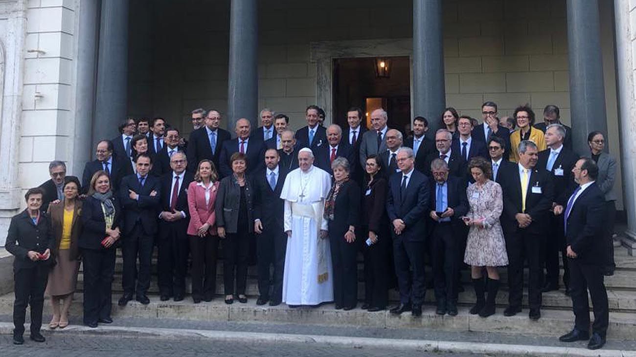 El Papa en reunión con Kristalina Georgieva y Martín Guzmán, ministro de hacienda de Argentina.