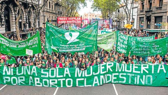 Aborto: subió la práctica y bajó el embarazo adolescente 