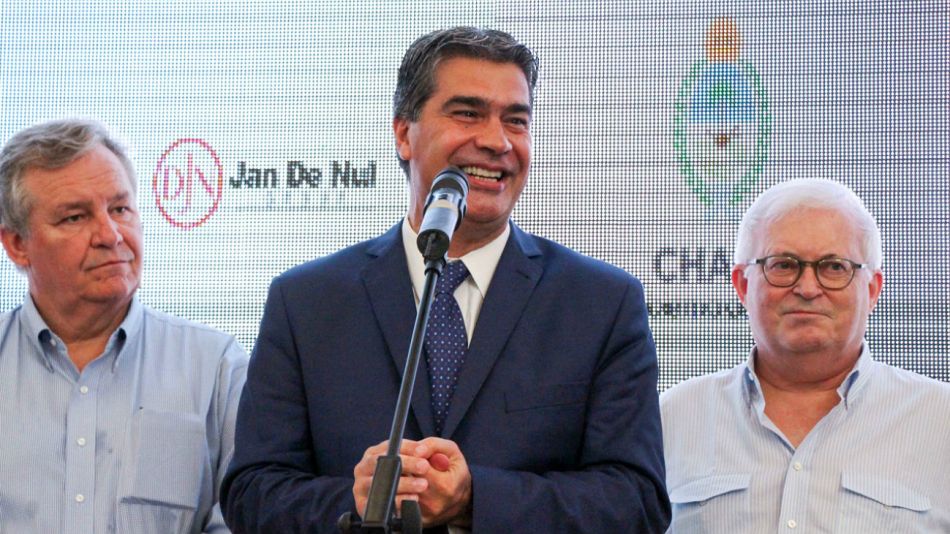 Capitanich, acompañado por Peter Maddens, embajador belga, y Jan Pieter de Nul, ceo y dueño de la empresa