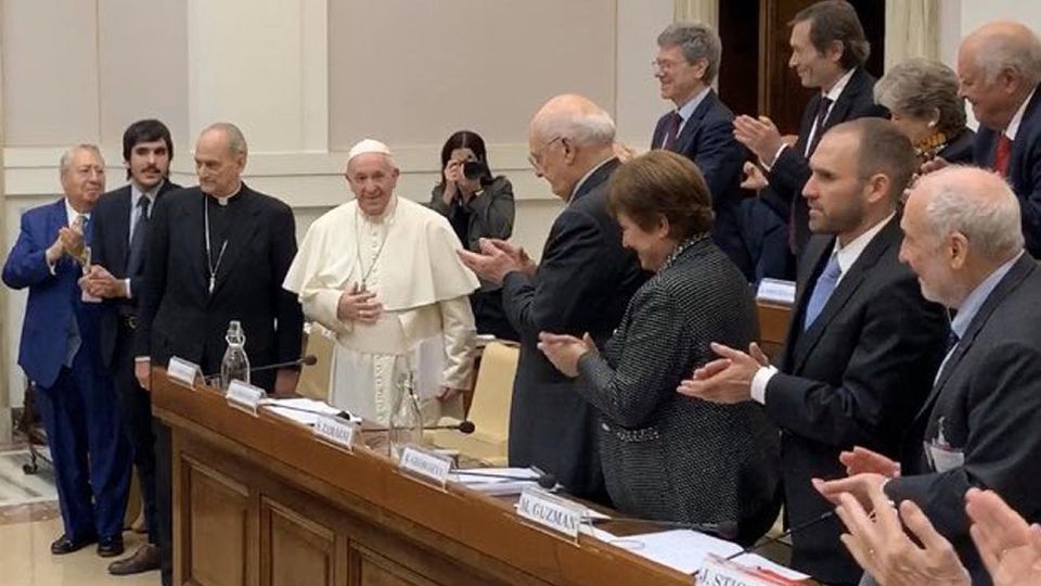 El Papa en reunión con Kristalina Georgieva y Martín Guzmán, ministro de hacienda de Argentina.