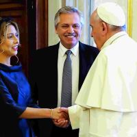 Las mejores fotos del encuentro entre Alberto Fernández y Fabiola con Francisco