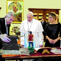 Las mejores fotos del encuentro entre Alberto Fernández y Fabiola con Francisco