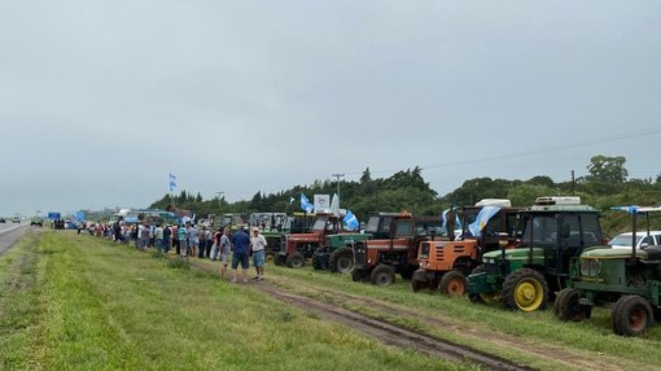 Un grupo de productores se reunieron en San Nicolás para protestar contra las retenciones.