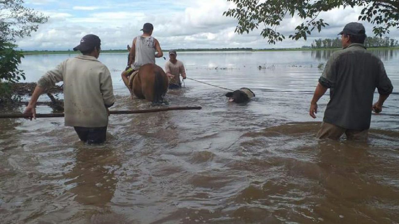 Inundaciones en diferentes puntos tras las lluvias que azotaron la provincia. 