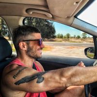 Los mensajes entre Ricky Martin y el hermano sexy de una famosa periodista argentina