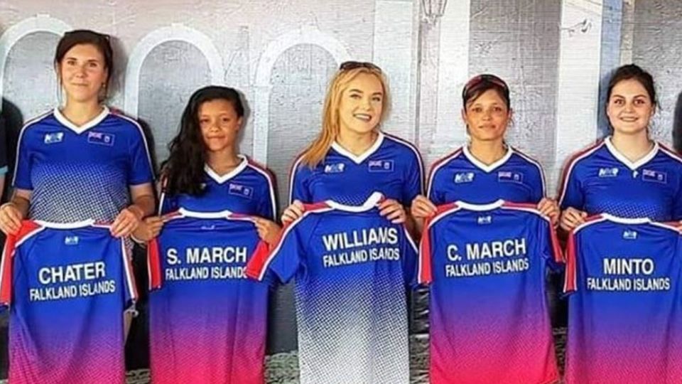 El equipo de las Islas Malvinas llamado "Falkland Islands Bádminton" que el Gobierno argentino rechaza y pide que cambie su nombre por Islas Malvinas.