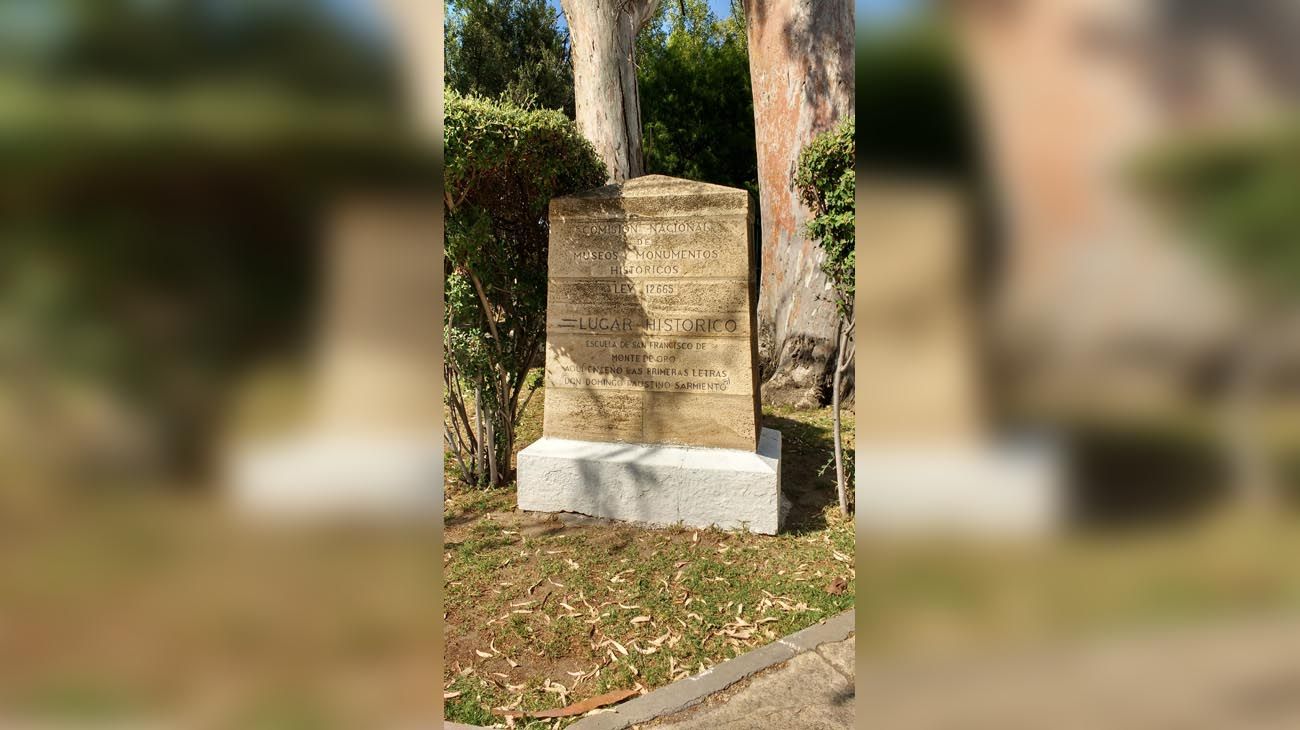 "La primera escuela que fundó Domingo Faustino Sarmiento".