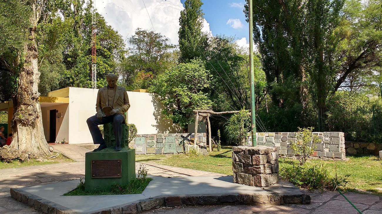 "La primera escuela que fundó Domingo Faustino Sarmiento".