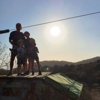 Tras descansar con Eugenia Suárez, Benjamín Vicuña llevó a sus hijos de vacaciones
