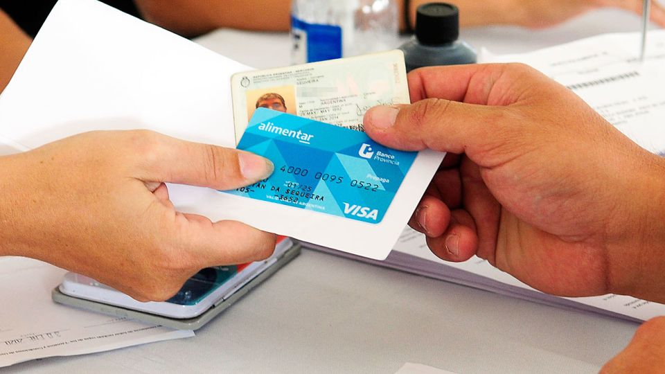 Medidas. El Gobierno beneficiará a los que menos tienen, a través de la tarjeta alimentaria.