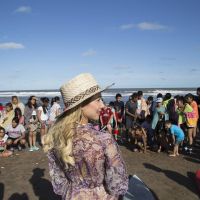 Fabiola Yañéz en la Costa Argentina