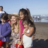 Fabiola Yañéz en la Costa Argentina
