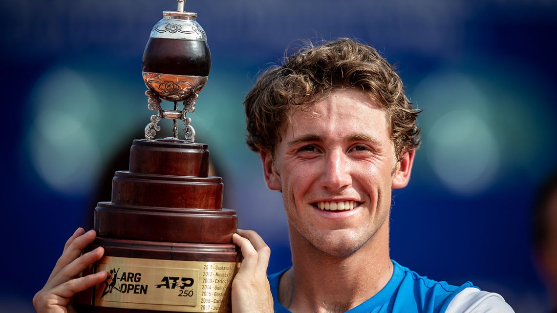Norway's Casper Ruud holds the trophy after beating Portugal's Pedro Sousa in the final match of the ATP Buenos Aires tennis tournament on February 16, 2020, in Buenos Aires, Argentina. Ruud won 6-1, 6-4. 
