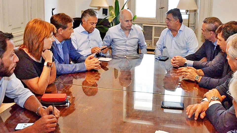 Mesa. A fines de enero, se juntaron los referentes opositores para sentar posición sobre la deuda.