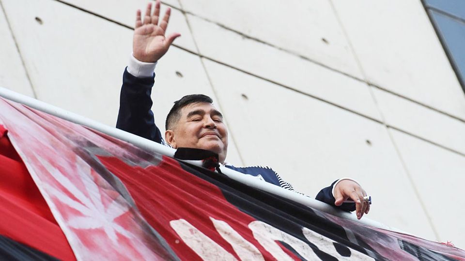 Diego. Hinchas de Newell’s le ofrecieron otra vez una bienvenida en Rosario.