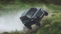 El nuevo Defender, a pura acción en un aviso de Land Rover 