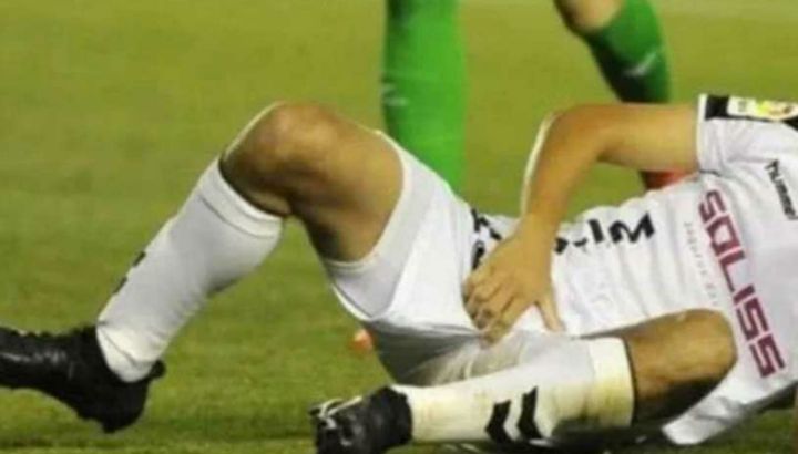 Un futbolista agredido por un rival