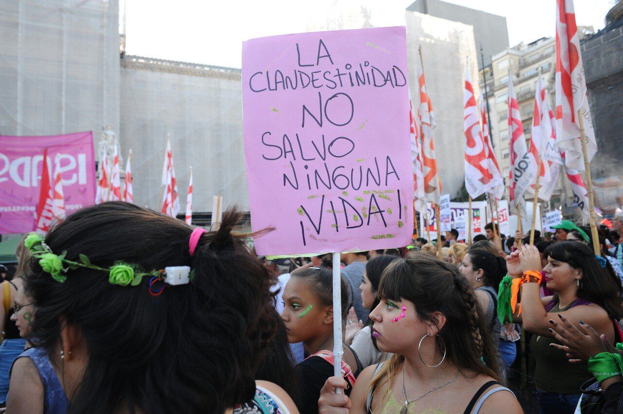 Movilización masiva en el Congreso en reclamo por el aborto legal. 