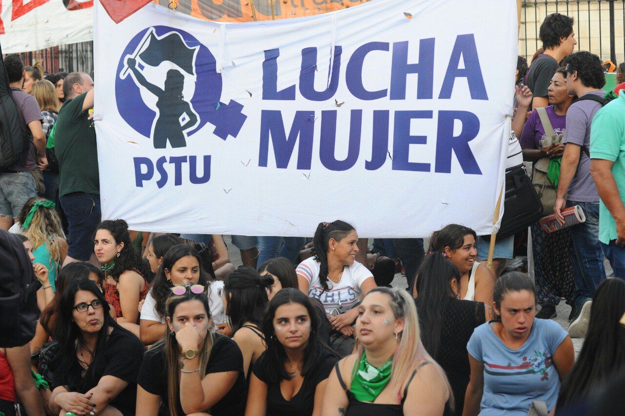 Movilización masiva en el Congreso en reclamo por el aborto legal. 