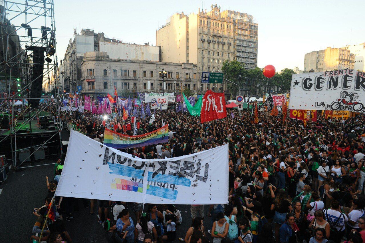 Movilización masiva en el Congreso en reclamo por el aborto legal. 