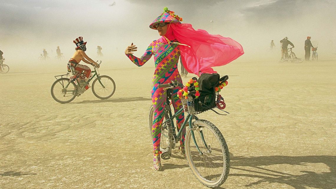 Mujer en el Festival Burning Man de Nevada. | Foto:Gentileza National Geographic-Melissa Farlow.