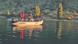 Los pejerreyes pescan tanto en diques como en el mar. Aquí en Los Reyunos, Mendoza.