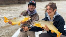 Natalio Seggioli hizo debutar en la pesca de dorados a su novia Daniela García.