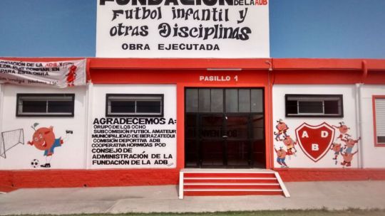 Una obra de otro planeta: el club Berazategui inauguró vestuarios con paneles de energía solar.
