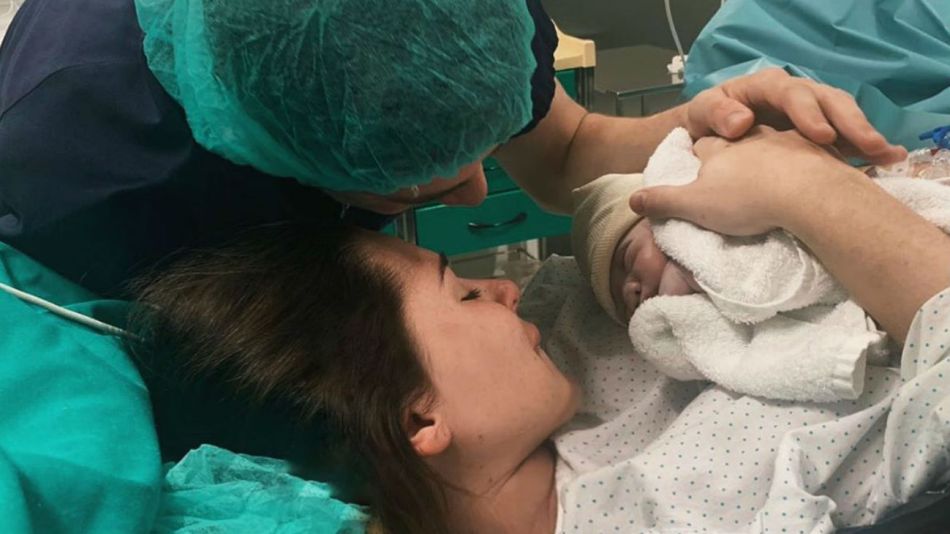Mina Bonino habló de su difícil parto y presentó oficialmente a Benicio, su primer hijo