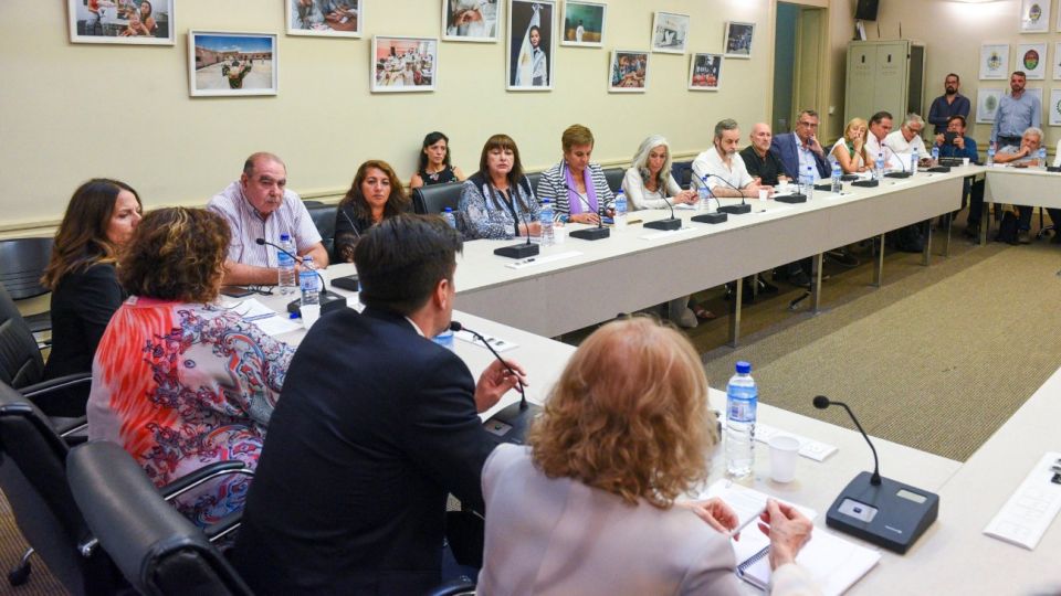 El ministro de Educación reunido con los sindicalistas docentes.