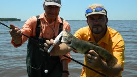 La laguna tiene una profundidad media de dos metros, con pozones de hasta más de tres.