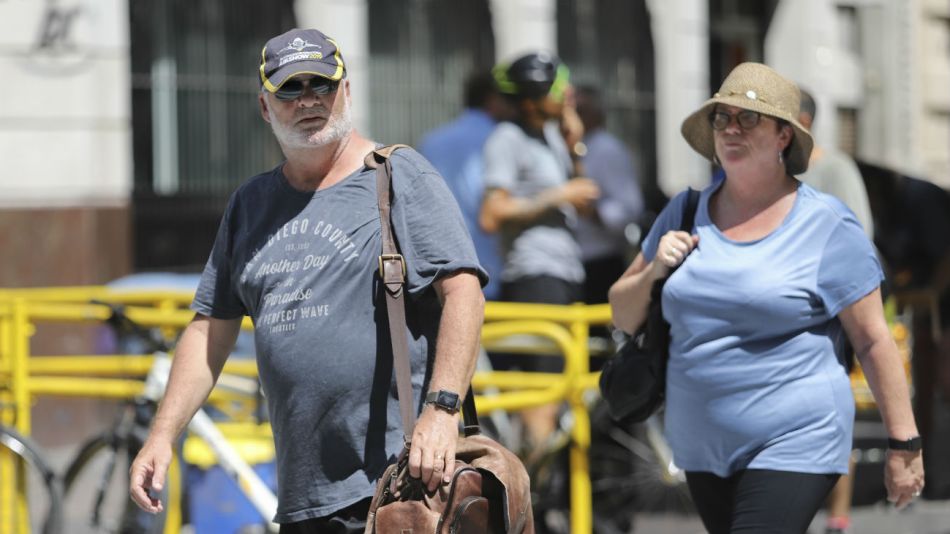 Las personas mayores de 60 años deben tomar precauciones ante temperaturas elevadas.