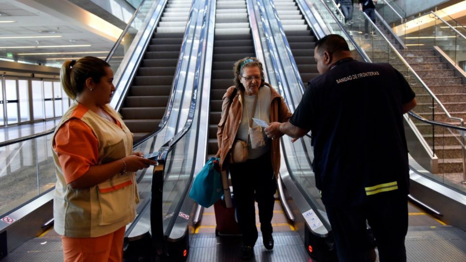 Operativo de control contra el coronavirus en el Aeropuerto Internacional de Ezeiza