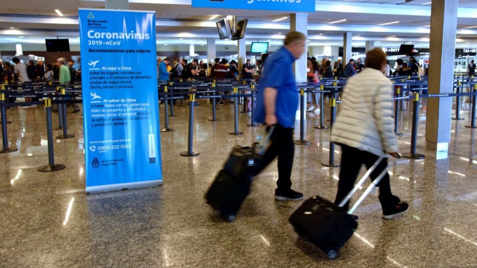Operativo de control contra el coronavirus en el Aeropuerto Internacional de Ezeiza