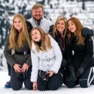  Máxima de Holanda y su familia en Lech am Arlberg, Austria. 