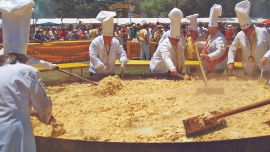 Cada año, en diciembre, se celebra en Pigüé la Fiesta de la Omelette por la ascendencia francesa de sus primeros habitantes.