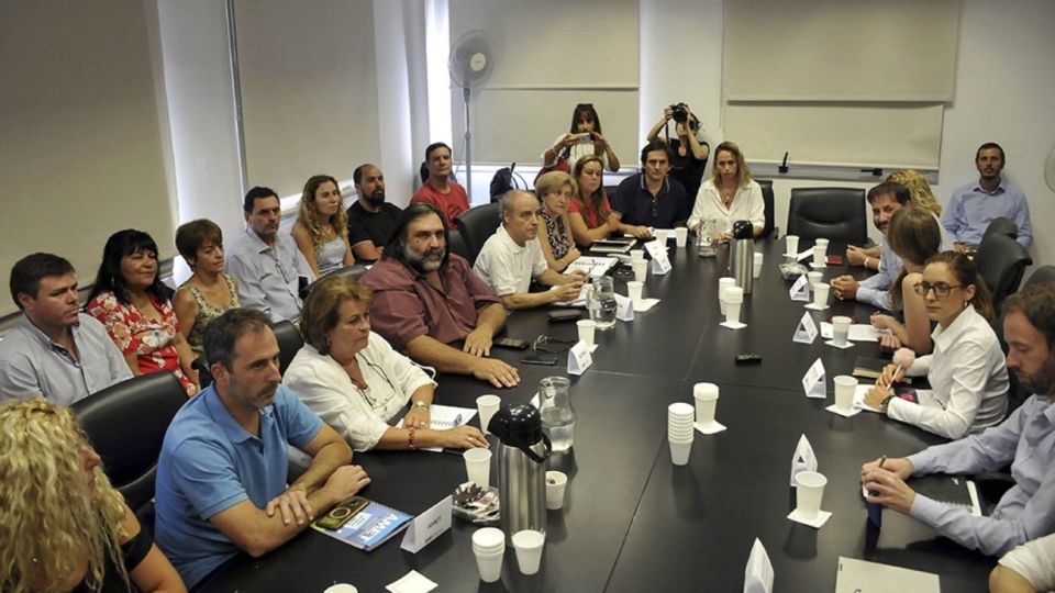 El Gobienro aguarda una respuesta de los gremios docentes.
