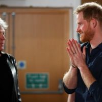 Un rockstar: el príncipe Harry se animó a cantar con Jon Bon Jovi