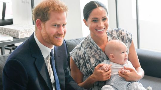 El príncipe británico Harry y de su esposa, Meghan Markle, con su hijo en Canadá