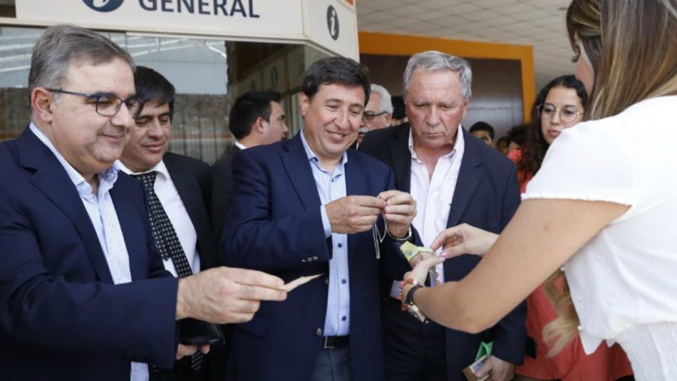 Arroyo, en Catamarca, junto al gobernador Jalil.