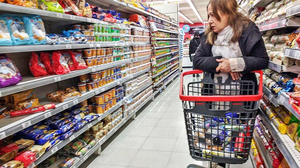 Apuesta. El Gobierno cree que habrá más competencia. Las cadenas dudan de su implementación.