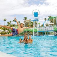 Sebastián Estevanez y su familia