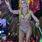 A los 67 años y una increíble figura, Graciela Alfano conquistó los carnavales de Corrientes