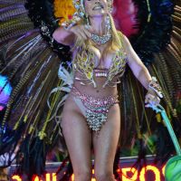 A los 67 años y una increíble figura, Graciela Alfano conquistó los carnavales de Corrientes