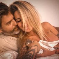 Desde la cama: Flor Peña y Ramiro Ponce de León se mostraron al desnudo