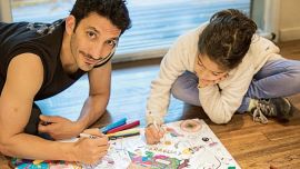 Juan Minujín tiene un emprendimiento con mapas para chicos.