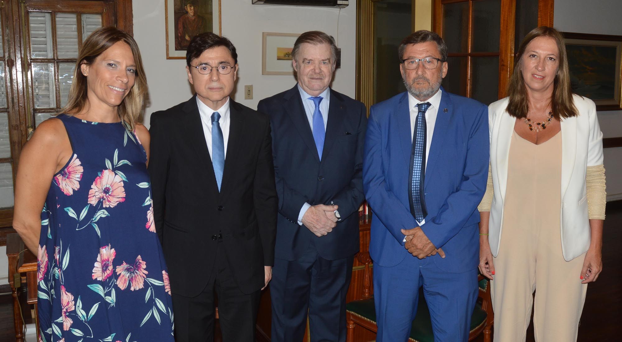 Jorge Fontevecchia junto a autoridades judiciales de Córdoba.