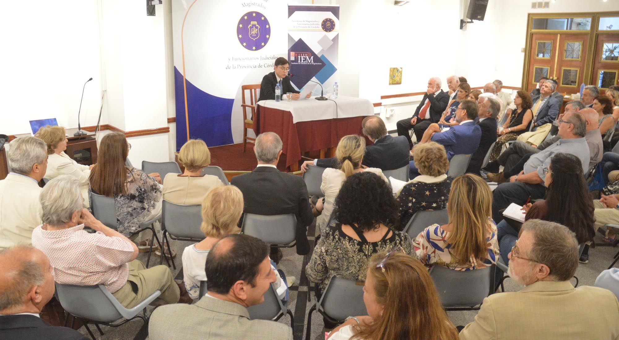 Ante un auditorio que lució repleto, el cofundador de Editorial Perfil definió a los medios de comunicación como "los constructores y difusores de los distintos argumentos".