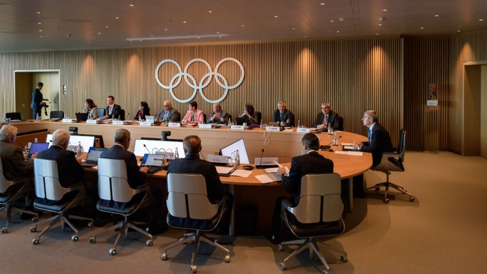 Los miembros de la junta ejecutiva del Comité Olímpico Internacional (COI) se reúnen, con el coronavirus como eje principal.